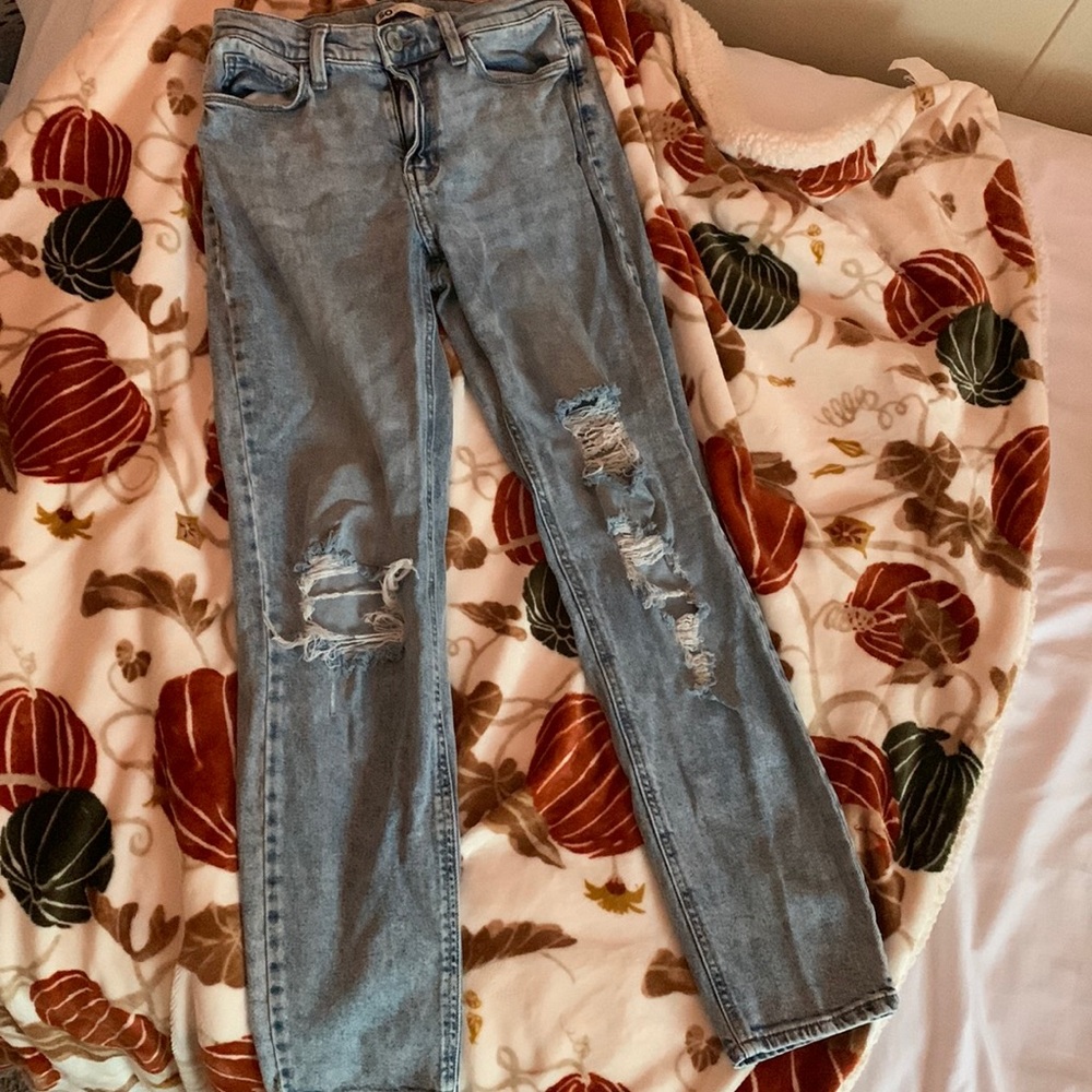 SO boyfriend ripped jeans